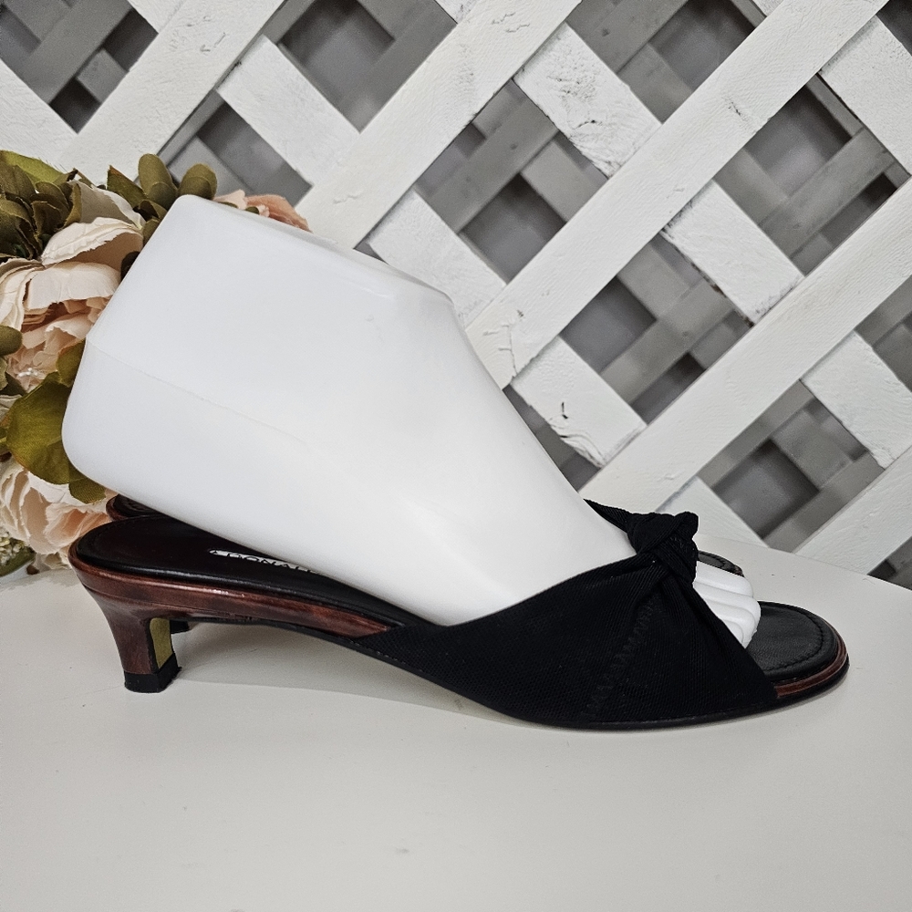 Donald J. Pliner Slip On Kitten Heel Size 7N